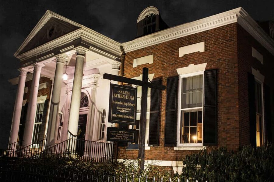 Salem Ghost Tours: Witches & Wicked Whispers - Finding Salem’s ghost stories at street level