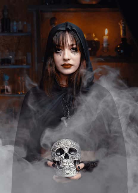Salem Ghost Tours: Witches & Wicked Whispers - Meeting at Outside Salem Five Savings Bank, and what to spot