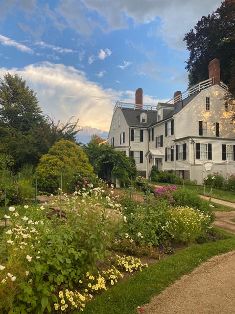 Salem, MA: Hocus Pocus Movie Guided Walking Tour - How the guide makes it worth it (and why people rave about them)