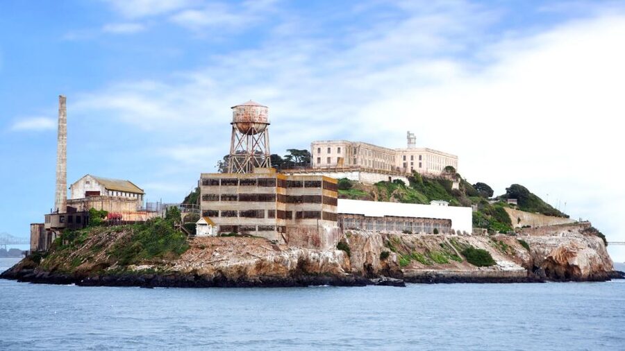 San Francisco: Alcatraz Tour with Muir Woods and Sausalito - The Golden Gate Bridge photo stop you will actually use