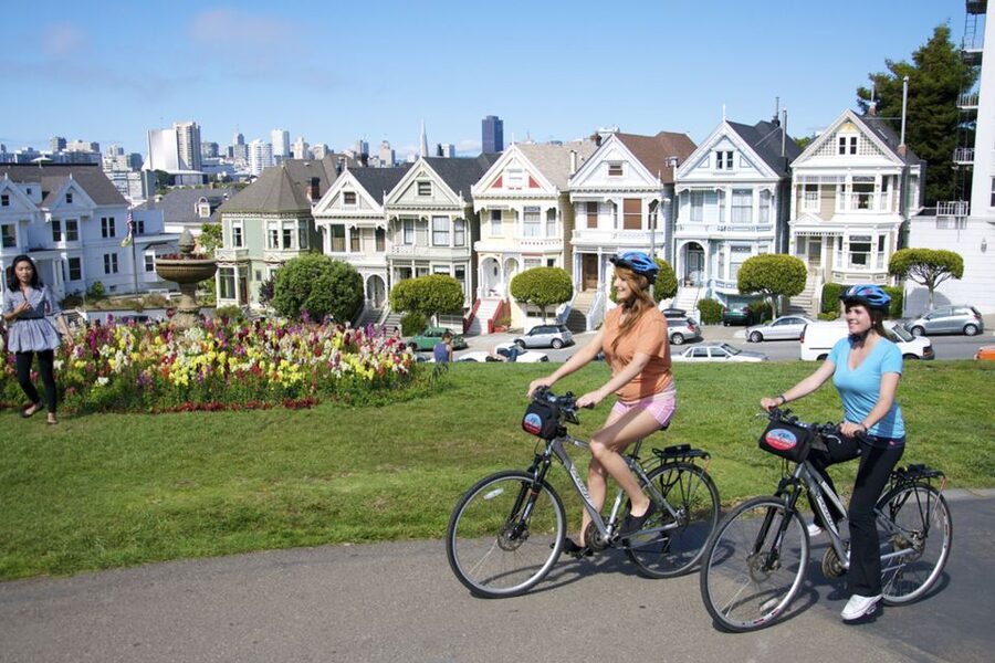San Francisco: Go City Explorer Pass with 2-5 Attractions - Aquarium of the Bay: Underwater Glass Tunnels and Touch Pools