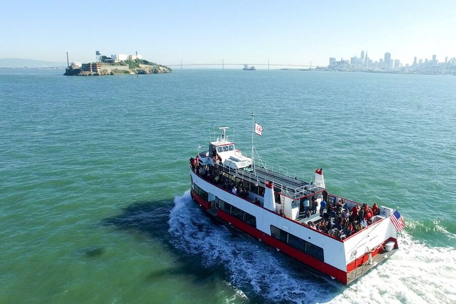 San Francisco: Golden Gate Bay Cruise - Onboard Bar and Food: Simple, Not Complicated