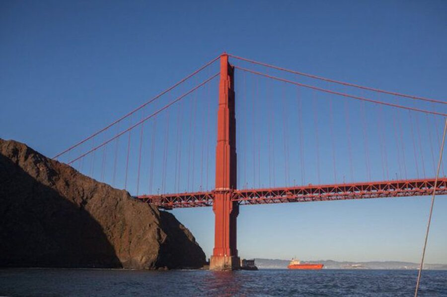 San Francisco: Golden Gate Bridge Catamaran Cruise - The first leg of the cruise: Skyline in constant view