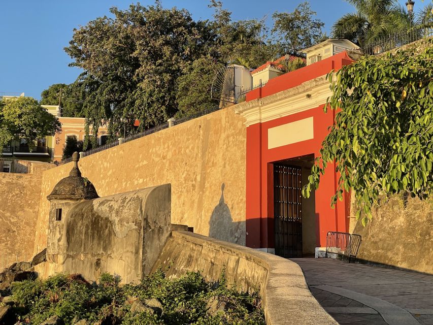 San Juan: Old Town Sunset Walking Tour - Start at Plaza Colón, then follow Old San Juan’s main storyline