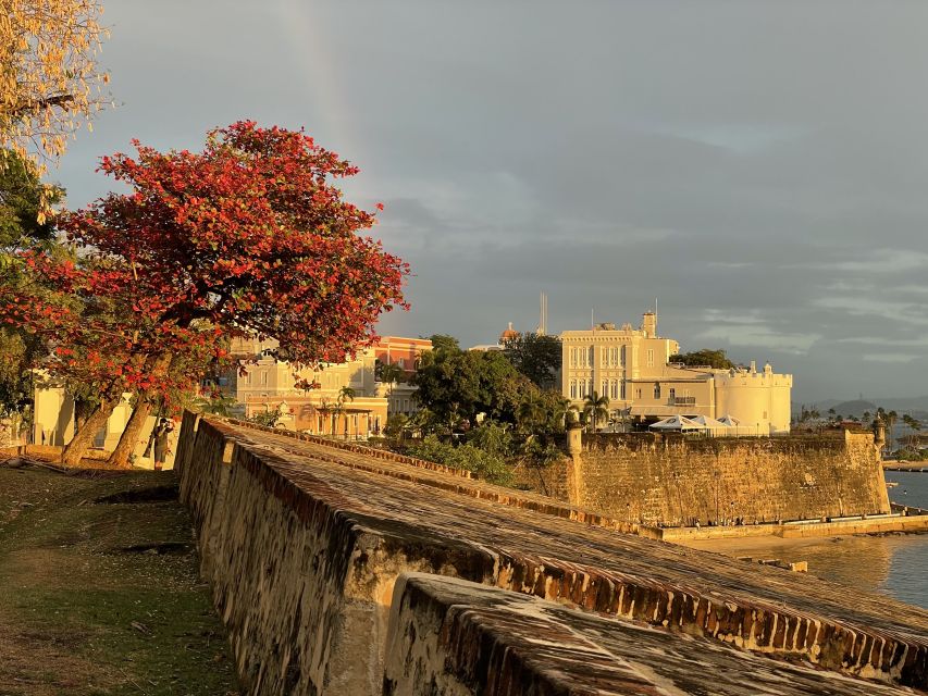 San Juan: Old Town Sunset Walking Tour - La Fortaleza-Palacio de Santa Catalina: UNESCO on a human scale