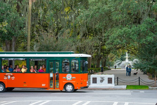 "Savannah for Morons" Comedy Trolley Tour - Stop-by-stop: Independent Presbyterian Church and the feather stunt