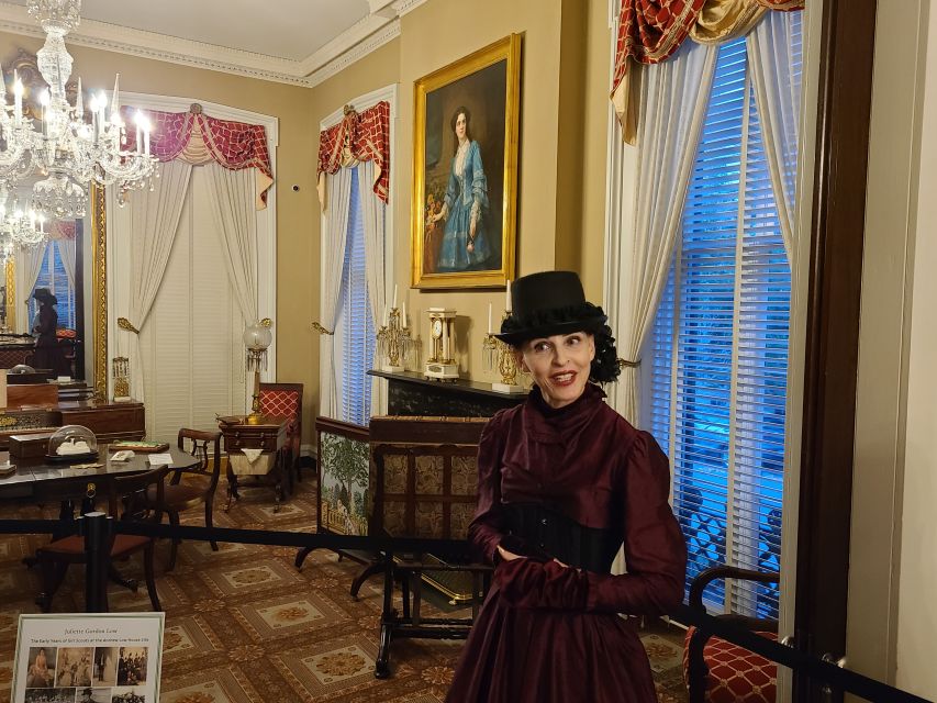 Savannah: Ghosts and Gravestones Tour with Low House Entry - Finding the trolley crew and boarding at Simply Savannah