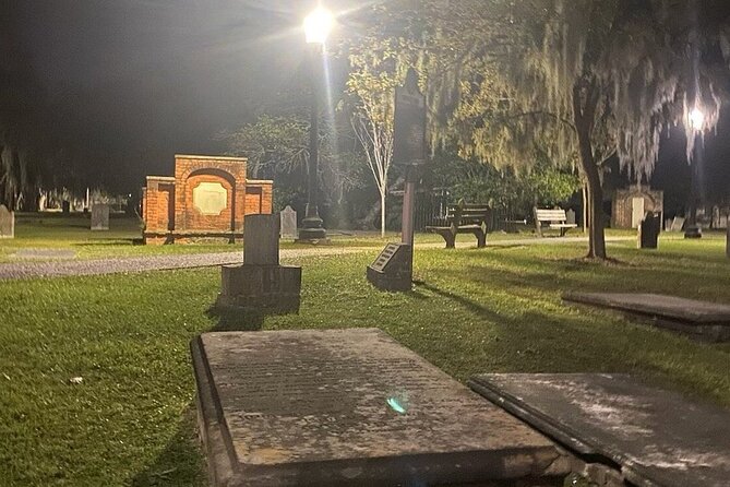 Savannah Haunted Pub Crawl Walking Tour - 17Hundred90 Inn and Restaurant, Old Hotel Hauntings in 20 Minutes