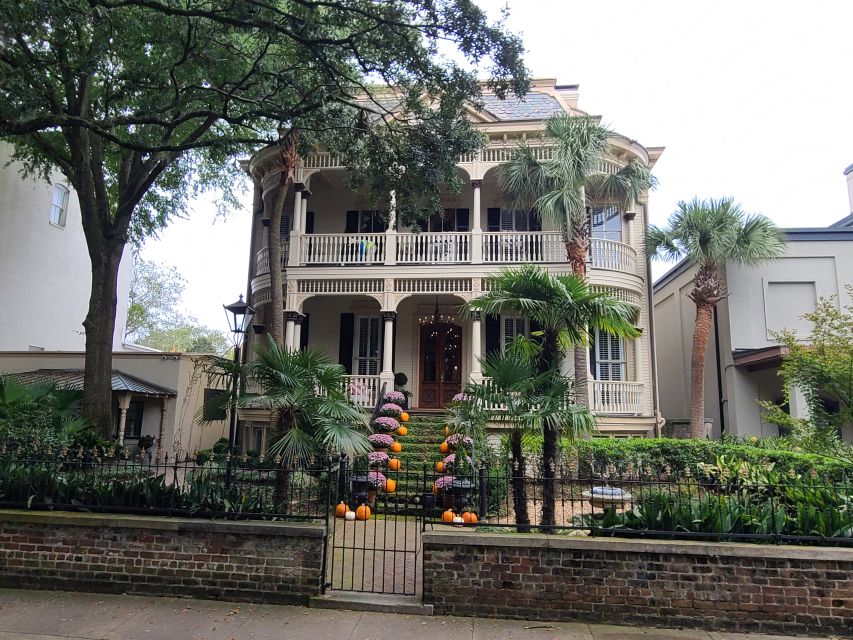Savannah: Old Town Hop-On Hop-Off Trolley Tour - A smart way to use a 1-day trolley ticket in Savannah