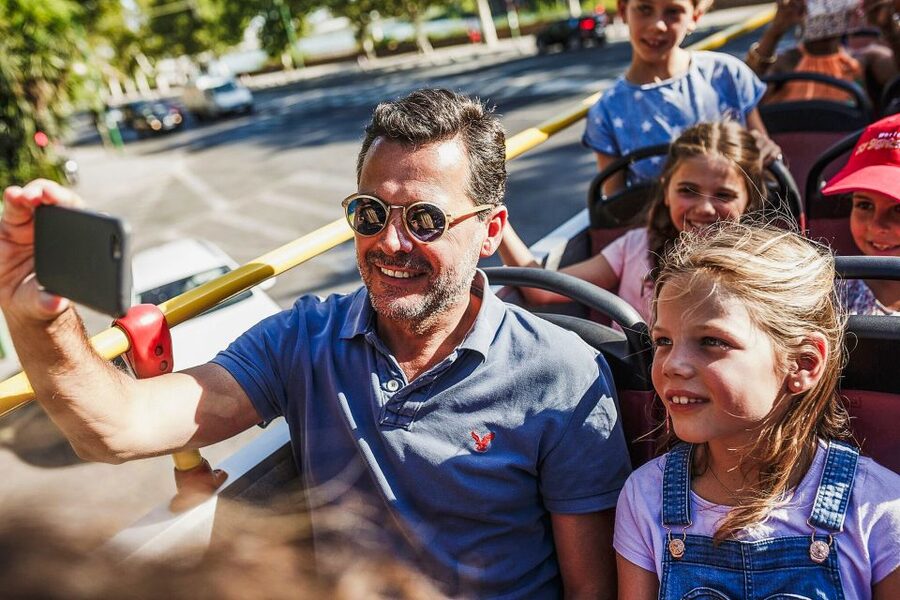Seattle: City Sightseeing Hop-On Hop-Off Bus Tour - Arnocular XR app: using your phone without losing the moment