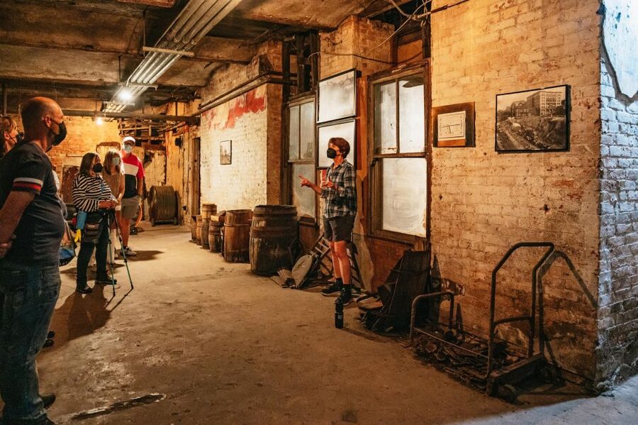 Seattle: Guided Underground Walking Tour - Above Street to Below Street, in One Hour