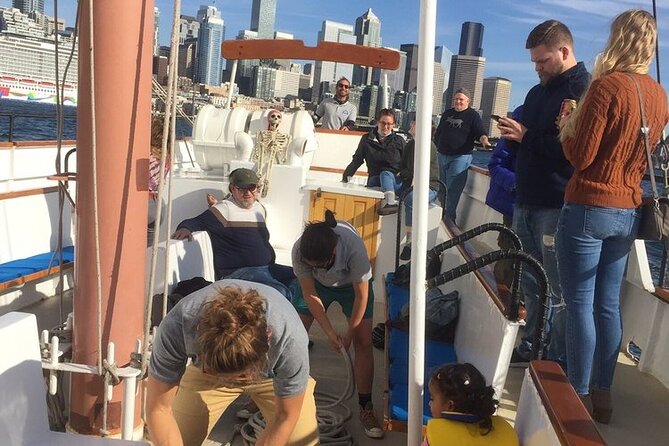 Seattle Sailing Harbor Tour - Comfort, clothing, and what to bring for a deck-based ride