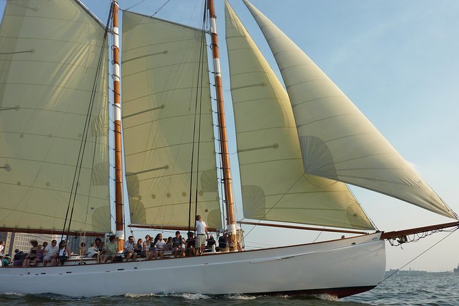Sightseeing Day Sail around Boston Harbor - How the Crew Runs the Trip: Questions, Sailing Feel, and Smooth Handling