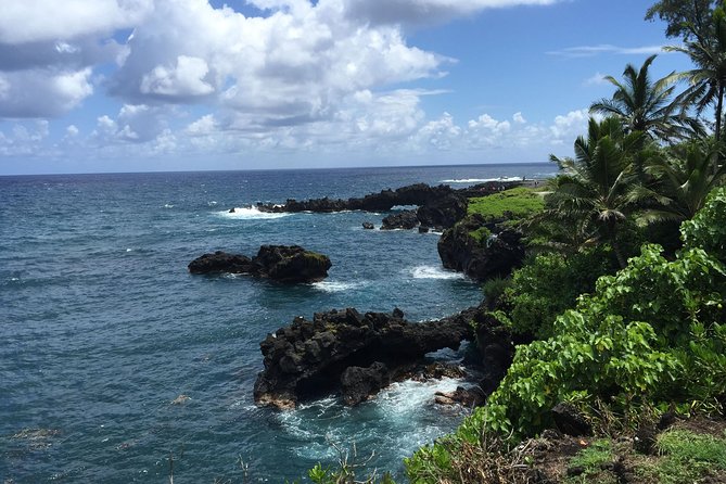 Small-Group Road to Hana Adventure Tour with Pickup & Lunch - Wai’anapanapa State Park: Black Sand, Caves, and the Blowhole Moment