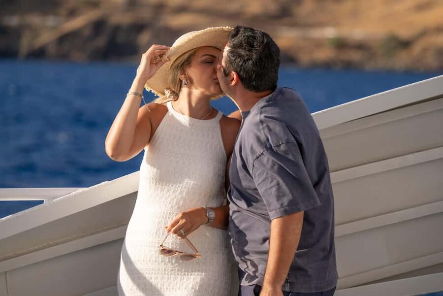 South Maui: Sunset Prime Rib or Island Fish Dinner Cruise - Live music and the included drinks: what sets the mood