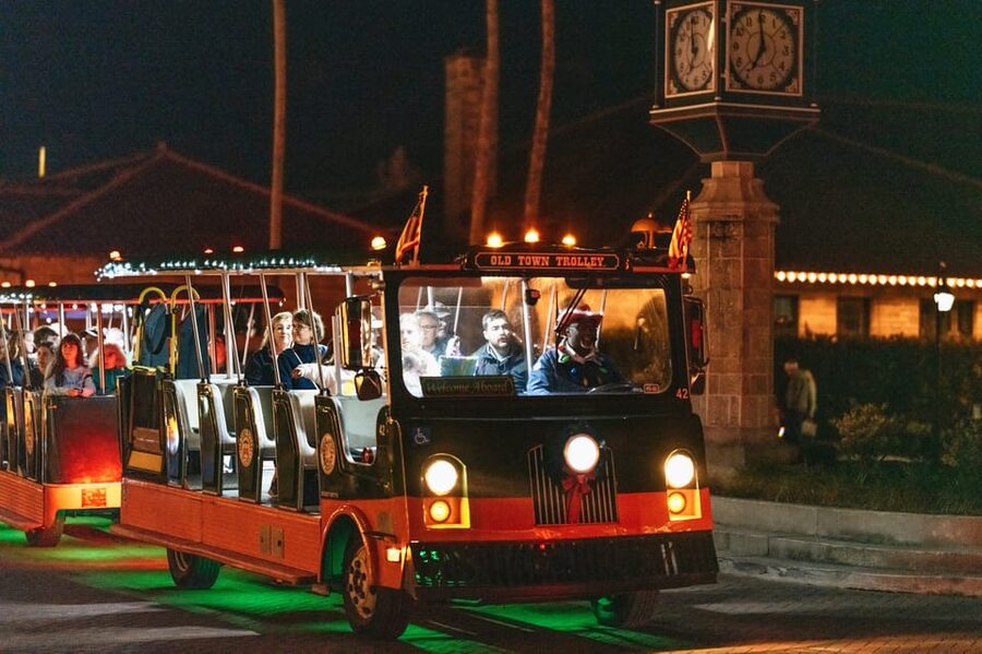 St Augustine: Nights of Lights Trolley Tour - Meeting Point: Visitor Information Center Setup and What to Expect on Arrival