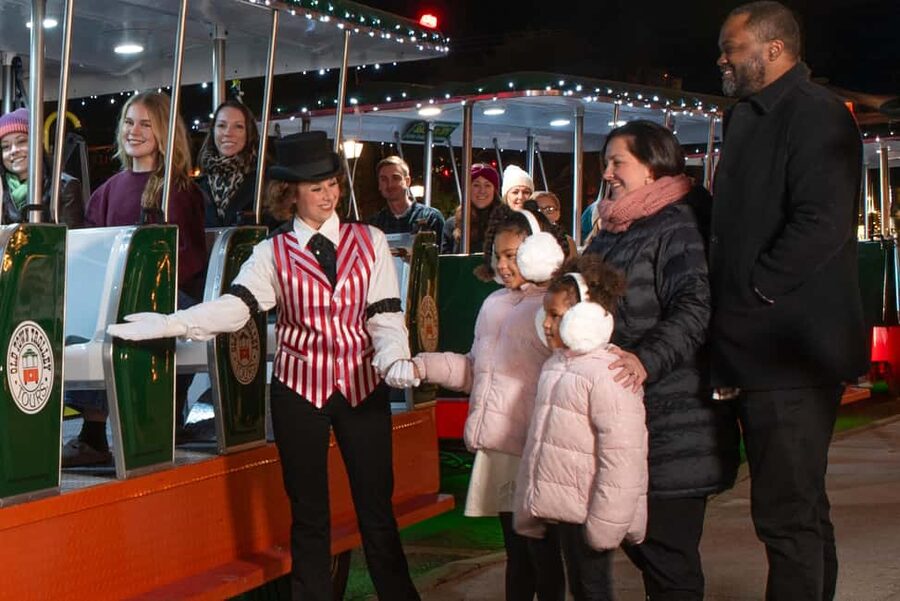 St Augustine: Nights of Lights Trolley Tour - What You Actually See: Lights Stretching Through the Historic District