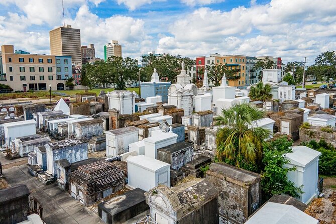 St. Louis Cemetery No. 1 Official Walking Tour - What the guides do right, and how to get the most from your group