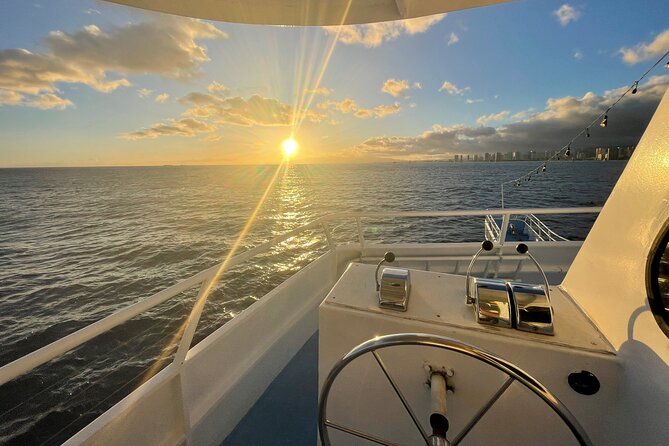 Sunset Dinner Cruise in Honolulu, Hawaii - Service, music, and the feel of the crew