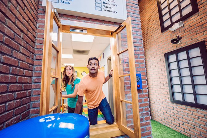 The Escape Game Orlando: Epic 60-Minute Adventures on I-Drive - Inside the 60-minute mission: teamwork, clues, and the role of the guide