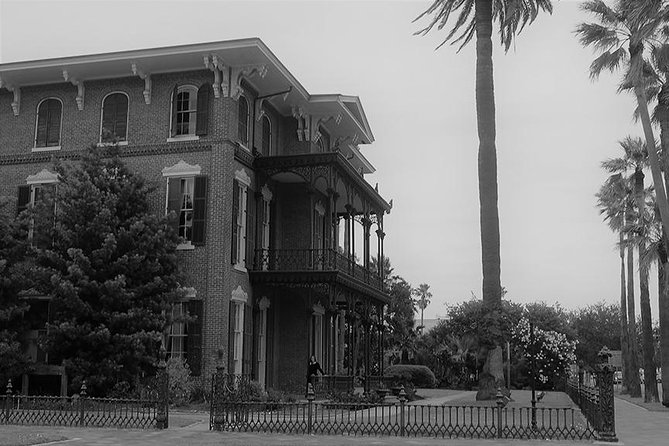 The Historic Galveston Ghost Tour - Guides, group size, and how to get good audio
