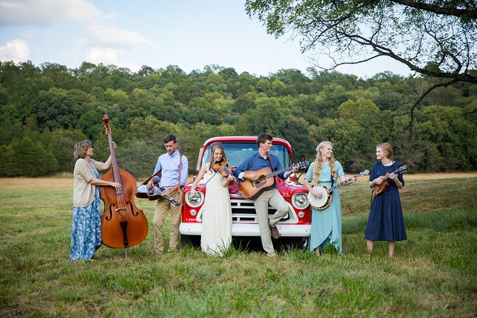 The Petersens at The Little Opry Theatre in Branson - The show rhythm: how 1 hour 45 minutes stays fun