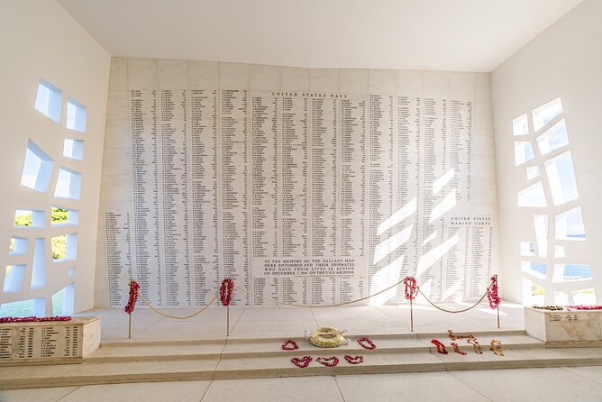 Tribute to Pearl Harbor Arizona Memorial and Honolulu City Tour - Downtown Honolulu pass-by stops: State Capitol, royal sites, and Kamehameha