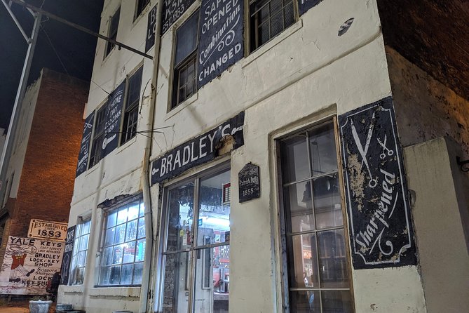 True Crime Pub Crawl - the Original Savannah Murder Tour - Where the tour starts at 12 W State St, and how it ends at 225 E Bay St