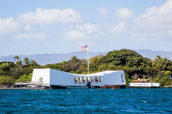 Ultimate Pearl Harbor Circle Island - Starting at dawn, but not just for show