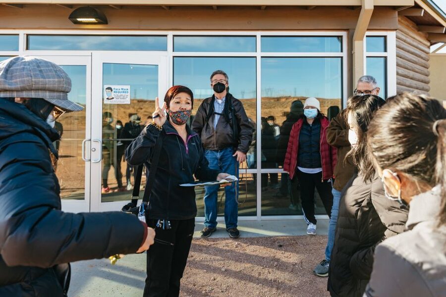 Vegas: Antelope Canyon & Horseshoe Bend Tour at Golden Hour - Languages and guiding style: what the included guides add to the value