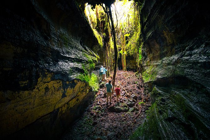 Volcano, Chocolate and Waterfalls of the Big Island - The lava tube stop: where the ground feels close