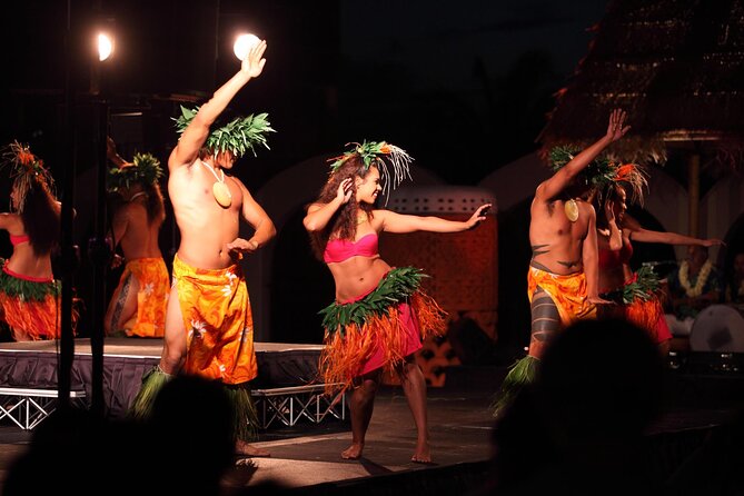 Waikiki Starlight Luau on The Great Lawn-Hilton Hawaiian Village - The show: Voyages Across the South Seas, music, dance, and fire knife drama