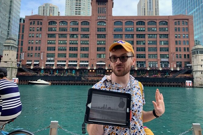 Walkin' with Colin: Chicago History-Mystery-Comedy-Tragedy Tour - Picasso’s Untitled: a 50-foot sculpture you feel in your body