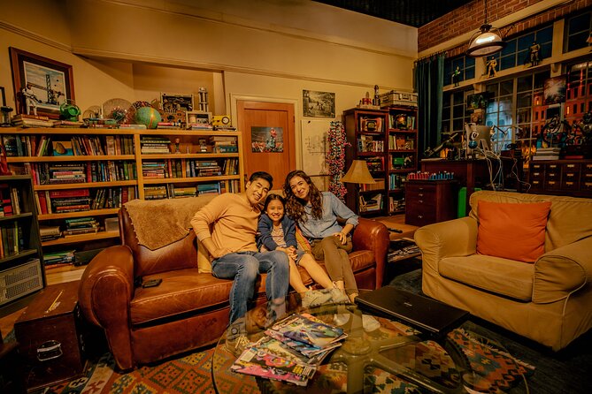 Warner Bros. Studio Tour Hollywood - Friends and The Big Bang Theory: real set details you can actually stand in