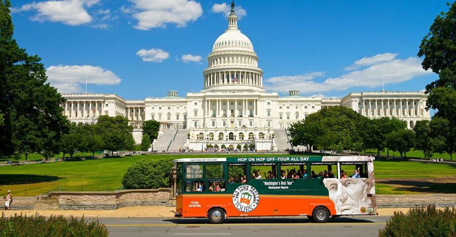 Washington, DC: Hop-On Hop-Off Old Town Trolley City Tour - How the guides and live narration change the whole experience
