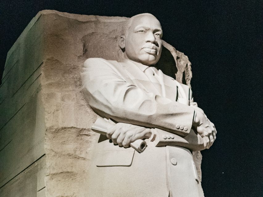 Washington DC: Monuments by Moonlight Nighttime Trolley Tour - Passes and photo slowdowns: Washington Monument, Jefferson, and the Mall vibe