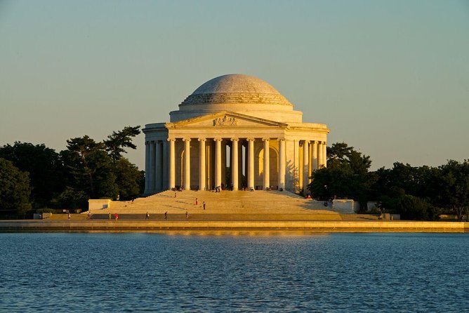 Washington DC Monuments by Moonlight Tour by Trolley - Why Washington DC looks different at night from a trolley