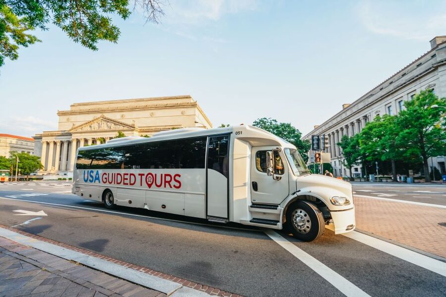 Washington DC: National Mall Night Bus Tour - Korean War, Vietnam Veterans, and the pass-by of the Marine Corps War Memorial