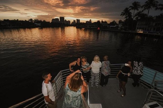 Water Taxi All Day hop-on hop-off Venice of America Boat Tour - 15th Street Fisheries: tarpon feeding and dockside fun