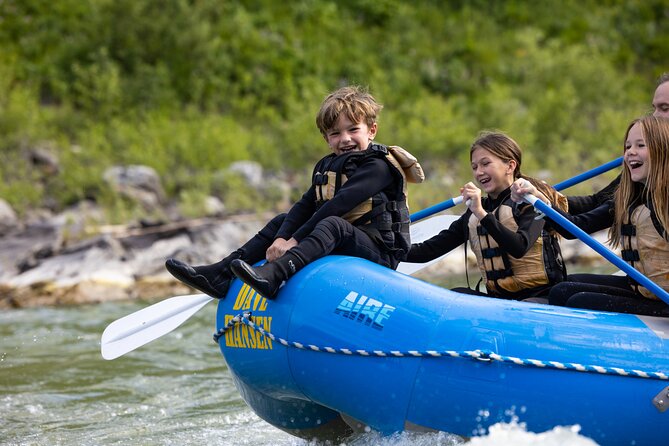 Whitewater Rafting in Jackson Hole : Family Standard Raft - The standard raft setup: paddling spots, teamwork, and reality