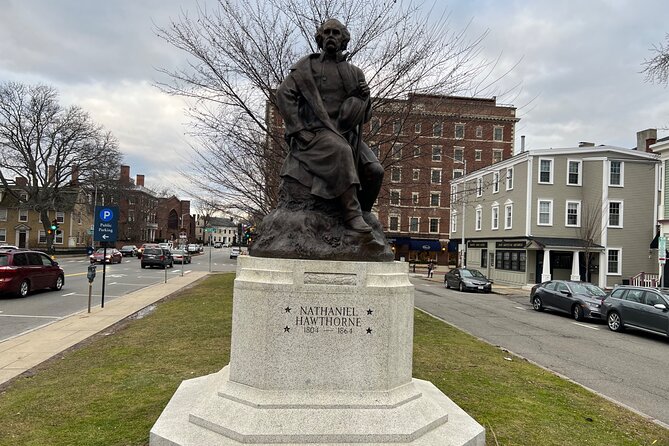 Wicked Awesome Tours: Witch Trial History and Salem Haunts! - Haunted spots and Hocus Pocus filming locations: how to enjoy the spooky side responsibly