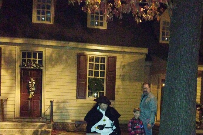 Williamsburg Ghosts, Witches and Pirates Tour - Guides in Costume: Lexi, Gracie, and the Interactive Factor